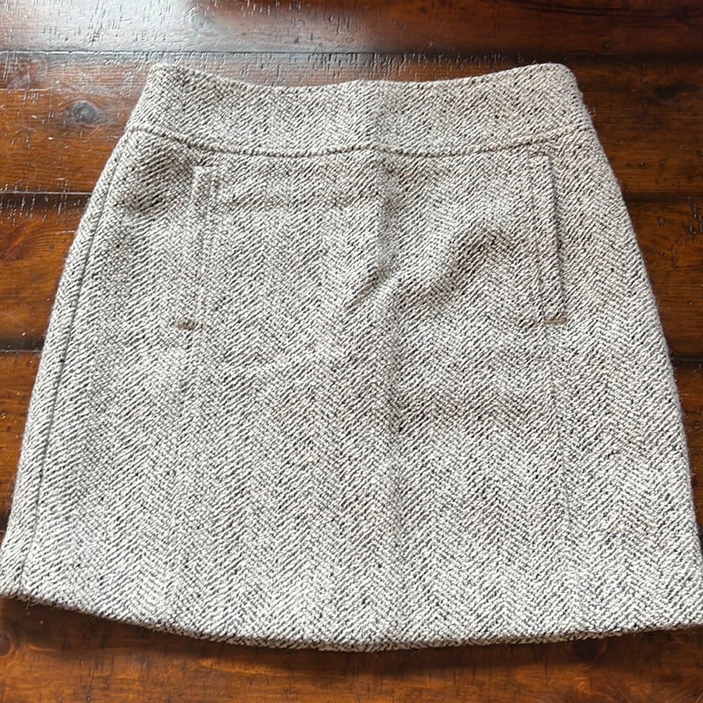 Loft wool skirt black and grey sz 6P
